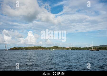 Christiansted, St. Croix, VI-Ottobre 19,2019: Navi nautiche nel porto di Christiansted a St. Croix, nell'USVI Foto Stock