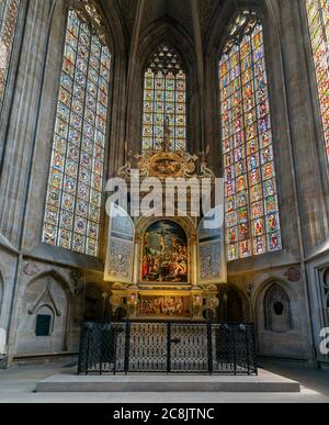 Esslingen, BW / Germania - 21 luglio 2020: Vista interna dell'altare nella chiesa di St. Dionys a Esslingen Foto Stock