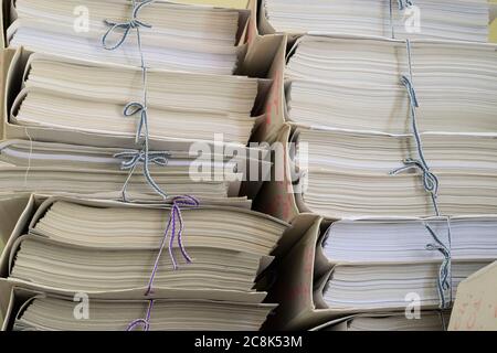archivio, documenti, pila di file, pila di carta, archivi, documenti, pile  di file, pile di carta, documenti cartacei Foto stock - Alamy