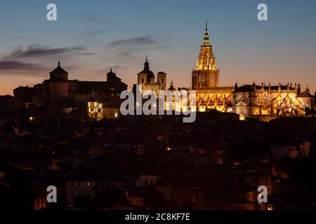 Tramonto sulla cattedrale di Toledo, Spagna. Foto Stock