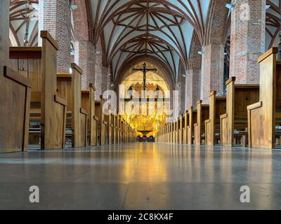 l'altare color ambra della chiesa brigitten di danzica Foto Stock