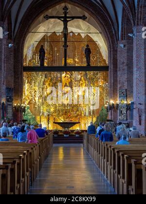 l'altare color ambra della chiesa brigitten di danzica Foto Stock