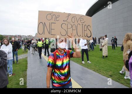 Amsterdam, Paesi Bassi. 25 luglio 2020. Membri della comunità LGBT e sostenitori protestano contro la Museumplein in occasione della pandemia di Coronavirus il 25 luglio 2020 ad Amsterdam, Paesi Bassi. La comunità LGBT protesta durante il Black Pride contro la violenza e il razzismo contro la violenza e la discriminazione della polizia. (Foto di Paulo Amorim/Sipa USA) Credit: Sipa USA/Alamy Live News Foto Stock