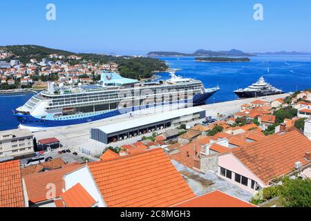 Il traghetto MF Dubrovnik gestito dalla compagnia croata Jadrolinija ormeggiata a Dubrovnik, Croazia Foto Stock