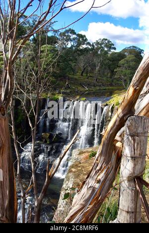 Guy Fawkes fiume si imbatte nella gola come Ebor Falls Foto Stock