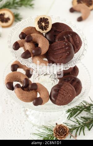 biscotti al cioccolato su panetteria di natale whatnot Foto Stock