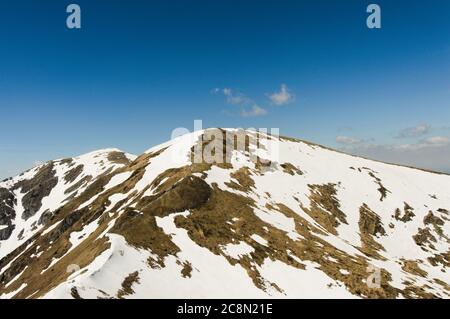 Polonia Monti Tatra. Maggio nei Tatra. Cielo blu. Foto Stock