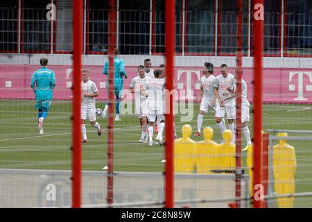 Monaco, Germania. 26 luglio 2020. Firo: 26.07.2020, calcio, allenamento, stagione 2020/2021, FC Bayern Monaco, FC Bayern Monaco, FCB, Monaco, personaggi interi, nuova maglia, | uso in tutto il mondo Credit: dpa/Alamy Live News Foto Stock