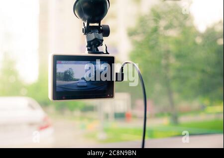 videocamera da cruscotto su una registrazione sul parabrezza Foto Stock