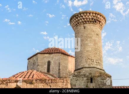 La chiesa 15 ° secolo della Santa Trinità, Piazza Leonidou Rodiou, Rodi, Grecia Foto Stock