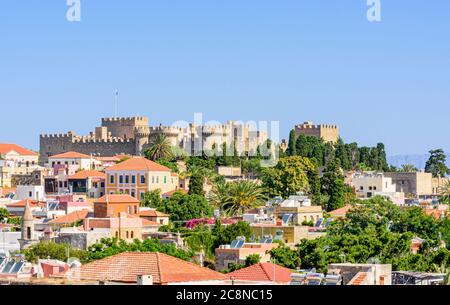 Panorama della città medievale di Rodi verso il Palazzo dei Grand Masters, Isola di Rodi, Grecia Foto Stock