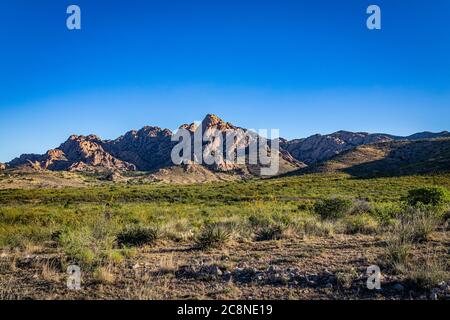 I Monti Dragoon sono una catena montuosa nella contea di Cochise, in Arizona, vicino alla storica città di Tombstone. Foto Stock