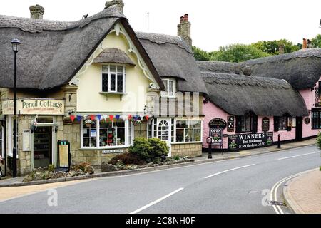 Shanklin, Isola di Wight, Regno Unito. 14 luglio 2020. Belle case con tetto di paglia nella città vecchia di shanklin sull'Isola di Wight, Regno Unito. Foto Stock