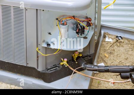 Aria condizionata riscaldamento unità per un sistema di controllo di condizionamento casa residenziale esterna Foto Stock