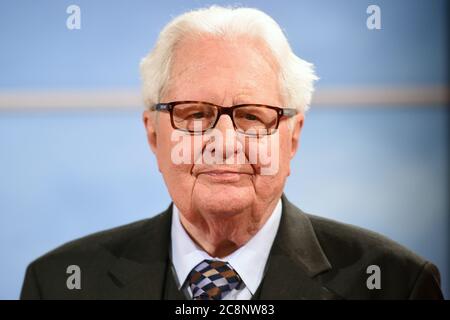 Monaco, Germania. 26 luglio 2020. L'ex presidente della SPD Hans-Jochen Vogel è morto. Morì a Monaco all'età di 94 anni e morì per il morbo di Parkinson. Archivio foto: Hans Jochen VOGEL, ex politico SPD, immagine singola ritagliata, motivo singolo, ritratto, ritratto, ritratto. "People at Maischberger", talk show, 10 aprile 2014. Â | utilizzo in tutto il mondo Credit: dpa/Alamy Live News Foto Stock