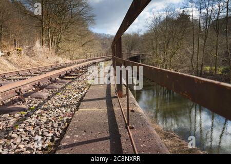 Ponte ferroviario storico a Dahlerau, Germania Foto Stock