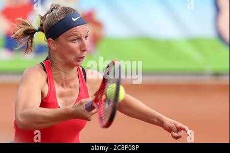 Versmold, Germania. 26 luglio 2020. Tennis: DTB German Pro Series, single, donne, finale, finale, Zaja (TEC Waldau Stuttgart) - Korpatsch (il Club sull'Alster). Tamara Korpatsch gioca una fronte. Credit: Friso Gentsch/dpa/Alamy Live News Foto Stock