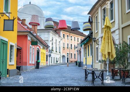 Szentendre, Ungheria - 23 giugno 2020: Città medievale Szentendre vista strada al mattino in Ungheria Foto Stock