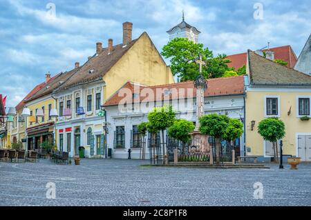 Szentendre, Ungheria - 23 giugno 2020: Città medievale Szentendre vista strada al mattino in Ungheria Foto Stock