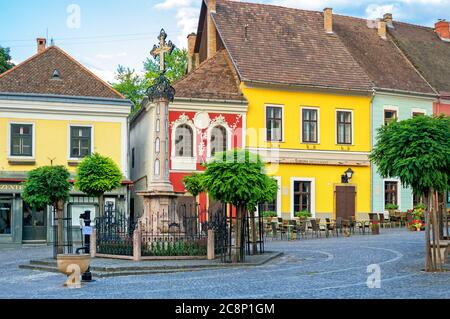 Szentendre, Ungheria - 23 giugno 2020: Città medievale Szentendre vista strada al mattino in Ungheria Foto Stock