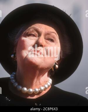 ***FILE PHOTO*** attrice Olivia de Havilland è morto a 104. Olivia De Havilland 1998 Foto di John Barrett/PHOTOlink.net /MediaPunch Foto Stock