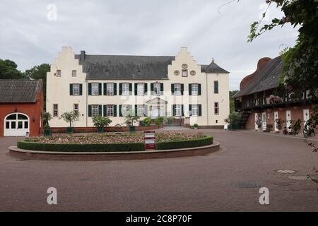 Heimerzheim, Nordrhein-Westfalen/Germania - Giugno 13 2020: Castello Heimerzheim - castello ormeggiato situato nella Renania Settentrionale-Vestfalia, Germania Foto Stock