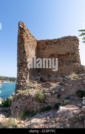 Torre del Grillo Bernabo. Rovine della fortezza genovese Chembalo in Crimea Foto Stock