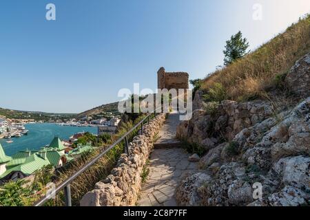 Torre del Grillo Bernabo. Rovine della fortezza genovese Chembalo in Crimea Foto Stock