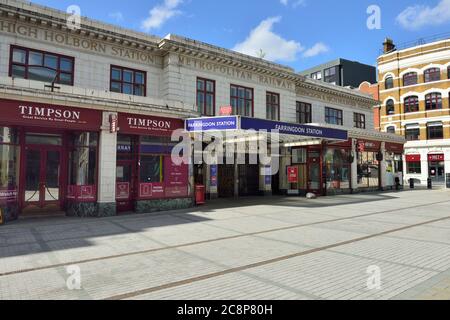 Farringdon & High Holborn stazione ferroviaria, Cowcross Street, Clerkenwell, Londra, Regno Unito Foto Stock