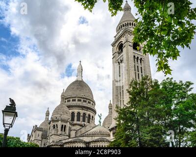Vista della basilica da piazza Marcel Bleustein Blanchet Foto Stock