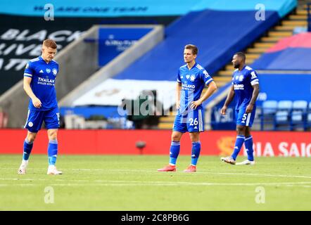 LEICESTER, REGNO UNITO. 26 LUGLIO Dennis Praet di Leicester City, Harvey Barnes di Leicester City e Wes Morgan di Leicester City espulsi dopo che Jesse Lingard di Manchester United segna il suo secondo gol ai lati durante la partita della Premier League tra Leicester City e Manchester United al King Power Stadium, Leicester domenica 26 luglio 2020. (Credit: Leila Coker | MI News) Credit: MI News & Sport /Alamy Live News Foto Stock