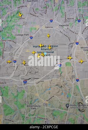 Traffico aereo sull'aeroporto Hartsfield-Jackson di Atlanta (26 luglio 2020, UTC 17.10) su Internet con il sito Flightradar 24, durante il Coronavirus Pandemic Foto Stock