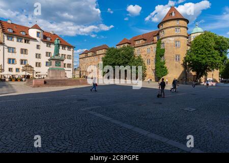 Landesmuseum (a destra) e Alte Kanzlei o la Cancelleria Vecchia di Schillerplatz, centro città, Stoccarda, Baden-Württemberg, Germania del Sud, Europa centrale Foto Stock