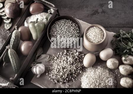 Assortimento di ingredienti alimentari naturali, concetto di cibo sano. Foto Stock