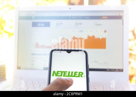 Brasile. 22 Giugno 2020. In questa illustrazione fotografica viene visualizzato il logo Neteller sullo smartphone. Credit: Rafael Henrique/SOPA Images/ZUMA Wire/Alamy Live News Foto Stock