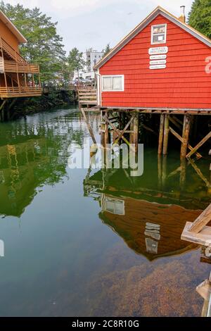 Ketchikan, Alaska - 23 luglio 2018 - Creek Street è un luogo storico arroccato su palchi lungo le rive del Ketchikan Creek in, Alaska. Foto Stock