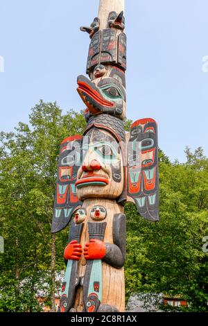 Ketchikan, Alaska - 23 luglio 2018 - i totem nel villaggio nativo sassman è la più grande collezione di totem nativi americani Foto Stock