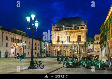 Disegno acquerello di Brescia, Italia: Palazzo della Loggia Palazzo Municipio, Monte di Pietà Vecchio edificio in stile rinascimentale, centro storico, vista notturna Foto Stock