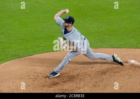 Houston, Stati Uniti. 26 luglio 2020. Il lanciatore di sollievo dei Seattle Mariners Zac Grottz si batte contro gli Houston Astros nel 4° inning al Minute Maid Park di Houston domenica 26 luglio 2020. Foto di Trask Smith/UPI Credit: UPI/Alamy Live News Foto Stock