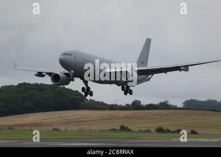 T-055, un Airbus A330MRTT gestito dall'Aeronautica militare olandese per conto della multinazionale NATO Multi-Role Tanker Transport Fleet, a Prestwick. Foto Stock