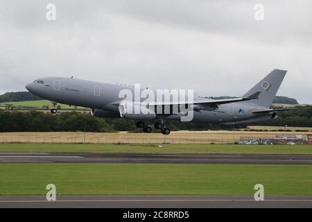 T-055, un Airbus A330MRTT gestito dall'Aeronautica militare olandese per conto della multinazionale NATO Multi-Role Tanker Transport Fleet, a Prestwick. Foto Stock