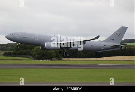 T-055, un Airbus A330MRTT gestito dall'Aeronautica militare olandese per conto della multinazionale NATO Multi-Role Tanker Transport Fleet, a Prestwick. Foto Stock