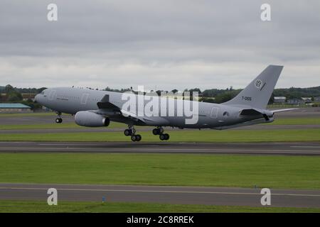 T-055, un Airbus A330MRTT gestito dall'Aeronautica militare olandese per conto della multinazionale NATO Multi-Role Tanker Transport Fleet, a Prestwick. Foto Stock