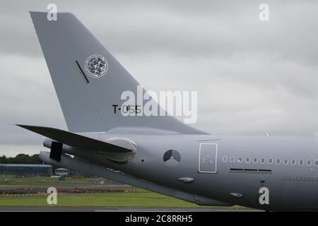 T-055, un Airbus A330MRTT gestito dall'Aeronautica militare olandese per conto della multinazionale NATO Multi-Role Tanker Transport Fleet, a Prestwick. Foto Stock