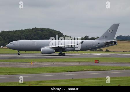 T-055, un Airbus A330MRTT gestito dall'Aeronautica militare olandese per conto della multinazionale NATO Multi-Role Tanker Transport Fleet, a Prestwick. Foto Stock