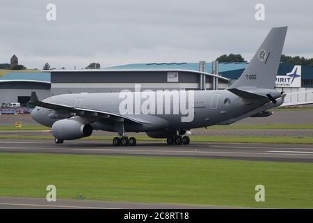 T-055, un Airbus A330MRTT gestito dall'Aeronautica militare olandese per conto della multinazionale NATO Multi-Role Tanker Transport Fleet, a Prestwick. Foto Stock