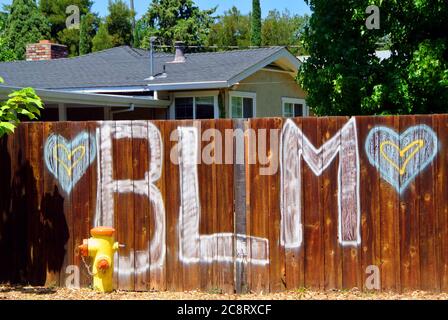 proprietario di abitazione in sonoma california esprime l'amore e il sostegno per il movimento blac klives materia Foto Stock