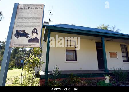 Glenrowan, Victoria. Edifici storici, la vecchia stazione di polizia e Lock Up. Foto Stock