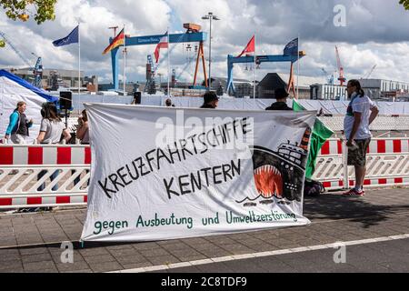 Kiel, 26. Juli 2020, AB agosto soll auch in Kiel die Kreuzfahrtsaison starten. Dagegen demonstrierte heute in Kiel am Kreuzfahrtterminal Ostseekai ei
