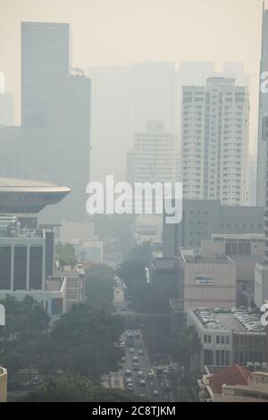 L'inquinamento da foschia ha mostrato una scarsa visibilità visiva dal Municipio all'area di Chinatown, Singapore, Sud-Est Asiatico, Foto Stock